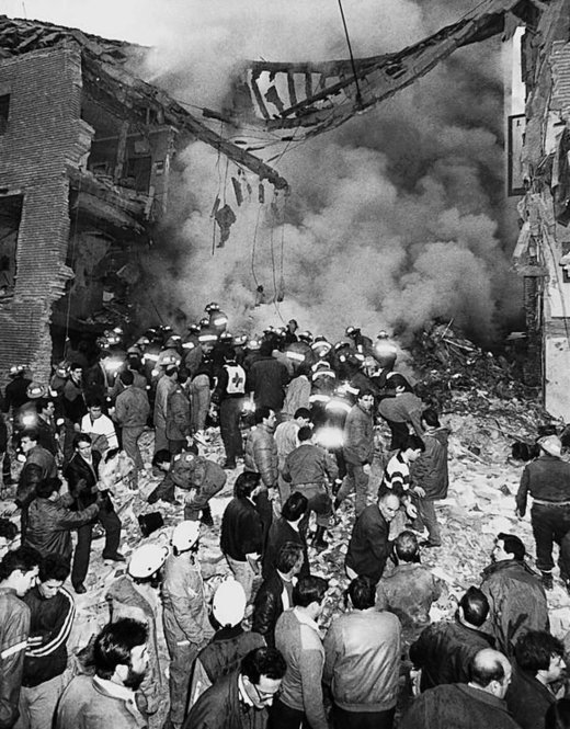 Eines ihrer verheerendsten Attentate verübte die ETA am 11. Dezember 1987 mit einer Autobombe auf eine Kaserne der Guardia Civil in Saragossa. Elf Menschen starben, darunter fünf Kinder