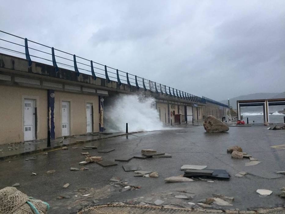 	 Im Hafen von Cala Ratjada beschädigten die Wellen den Damm.
