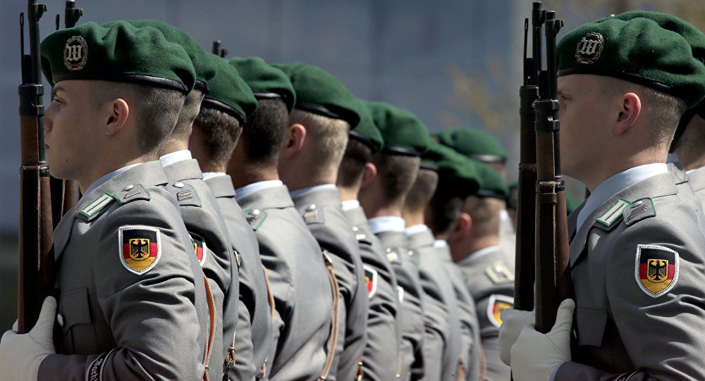Bundeswehr,deutsche Soldaten Strammstehen