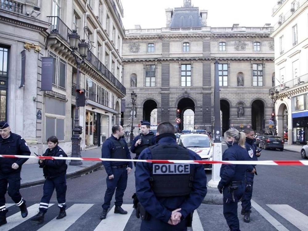 angriff louvre