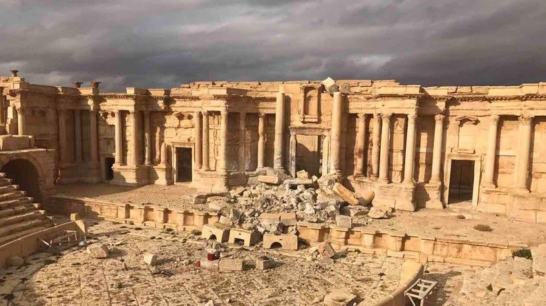 stark beschädigtes römisches Theater Palmyra