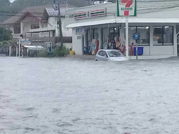 Pattaya erneut unter Wasser 