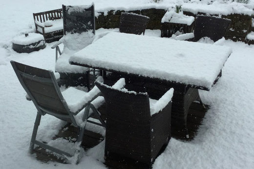 In Kirchhundem ist der Tisch gedeckt - mit Schnee. 