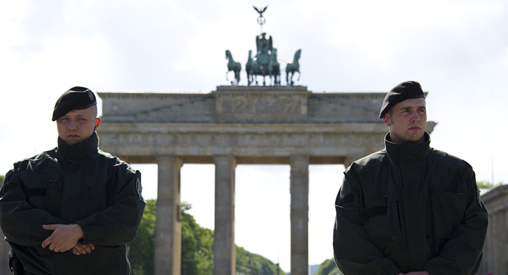 Polizisten Brandenburger Tor,Berlin Verbrechensrate