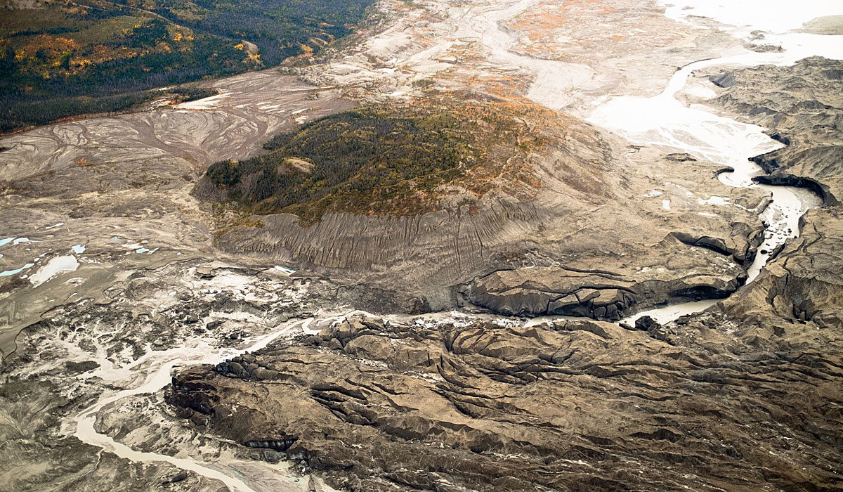 Luftaufnahme des Canyons, der das Schmelzwasser des Kaskawulsh-Gletschers umleitet.
