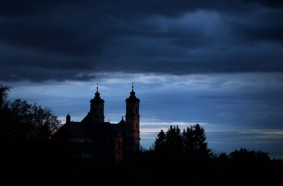 regen symbolbild, regenfront symbolbild, dunkle wolken symbolbild, Basilika von Ottobeuren