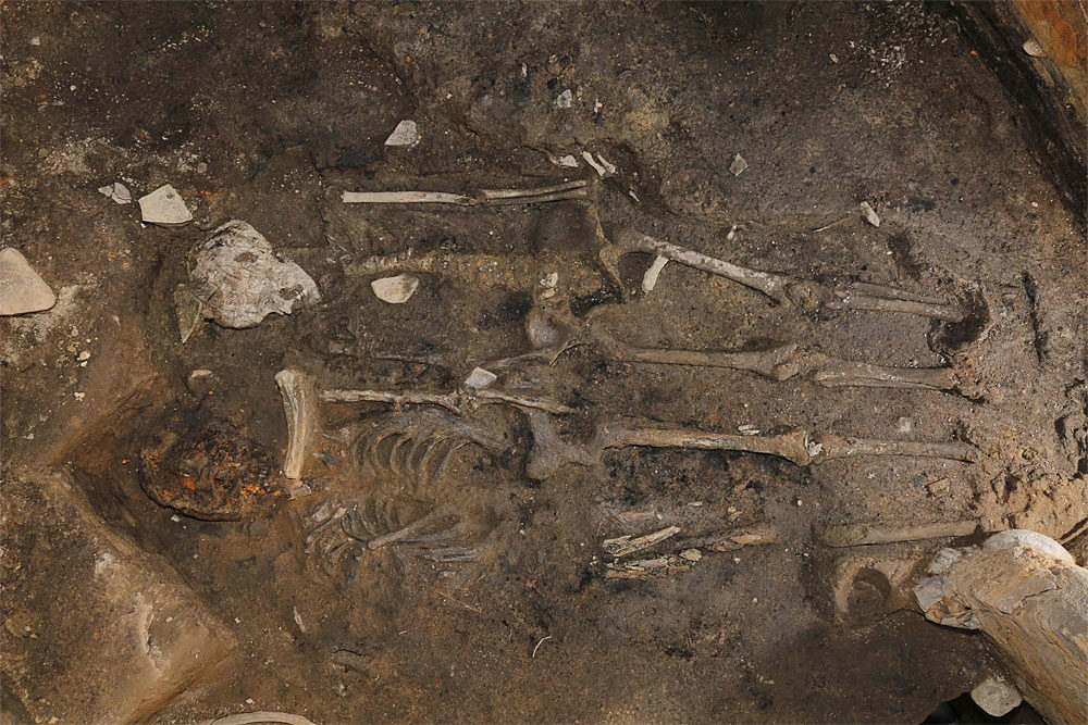 Archäologen legten zwei Skelette unter berühmter Banwolseong-Festung in Gyeongju frei