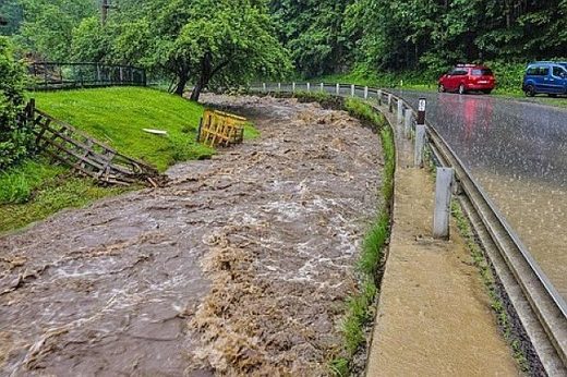 Österreich: Überschwemmungen durch heftige Gewitter Juni 2017