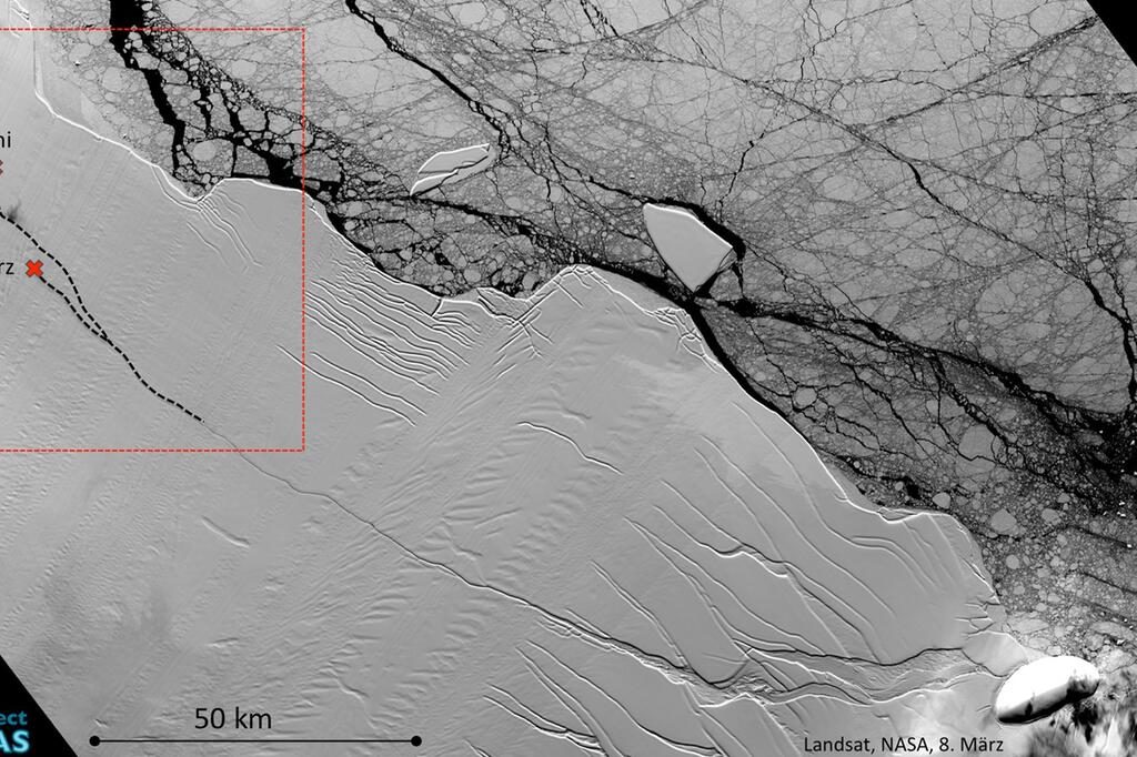 Das undatierte Handout zeigt ein optisches Satellitenbild vom März 2017 mit der ganzen Länge des Risses des Larsen-C-Schelfeises. In der Antarktis konnte sich ein Rieseneisberg ablösen, rund siebenmal so groß wie Berlin.