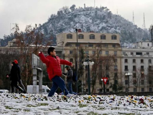 Ungewöhnlich kalt: Chiles Hauptstadt Santiago liegt unter einer Schneedecke.