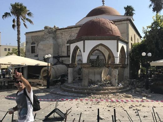 Schäden an einer Moschee auf Kos nach einem starken Erdbeben