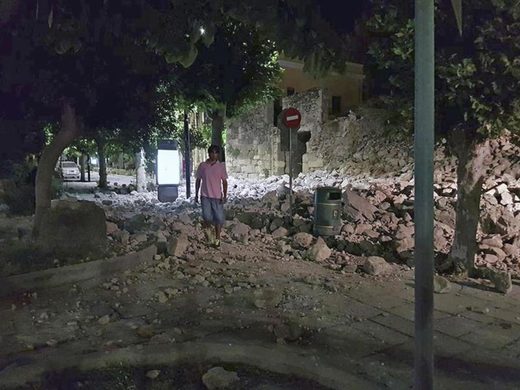 Ein von den Seebeben zerstörtes Gebäude auf der griechischen Ägäisinsel Kos. Die US-Erdbebenwarte gab die Stärke des Bebens mit 6,7 an.