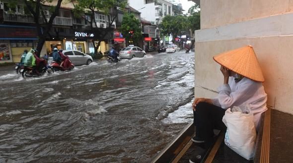In Vietnam ist die Zahl der Todesopfer nach einem Tropensturm auf 17 gestiegen.