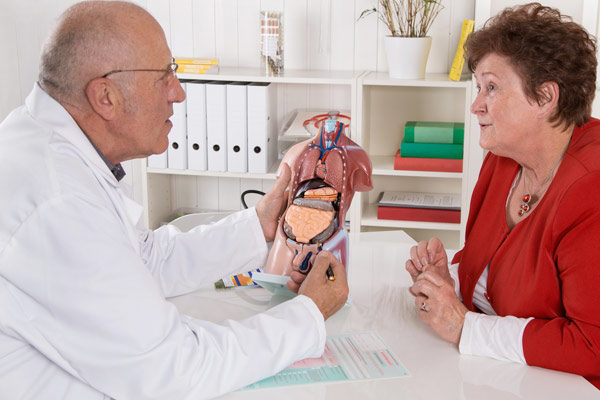 Arztbesuch, Arzt und Patientin, Sprechstunde
