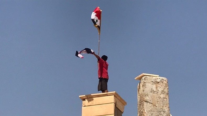 Hissen syrische Flagge