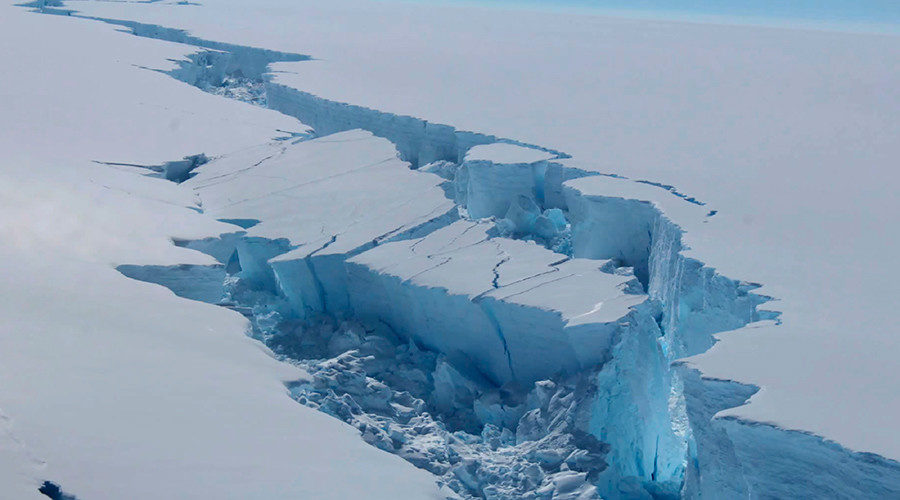 Larsen C Ice Shelf, on the Antartic Peninsula
