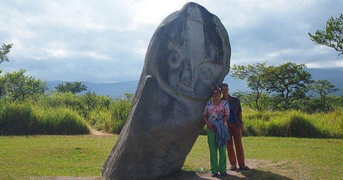 Palindo Steinfigur Lore Lindu Nationalpark Indonesien