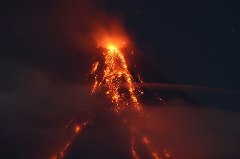 Mayon volcano erupting / Vulkan ausbruch
