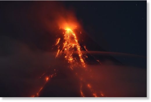 Mayon volcano erupting / Vulkan ausbruch