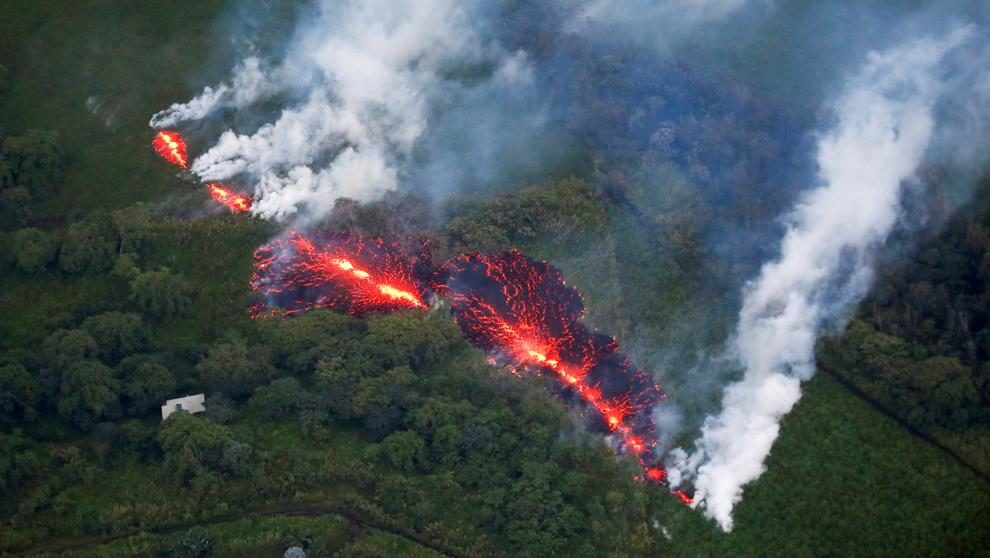 Rio de lava en la fisura número 16 del volcán Kilauea.