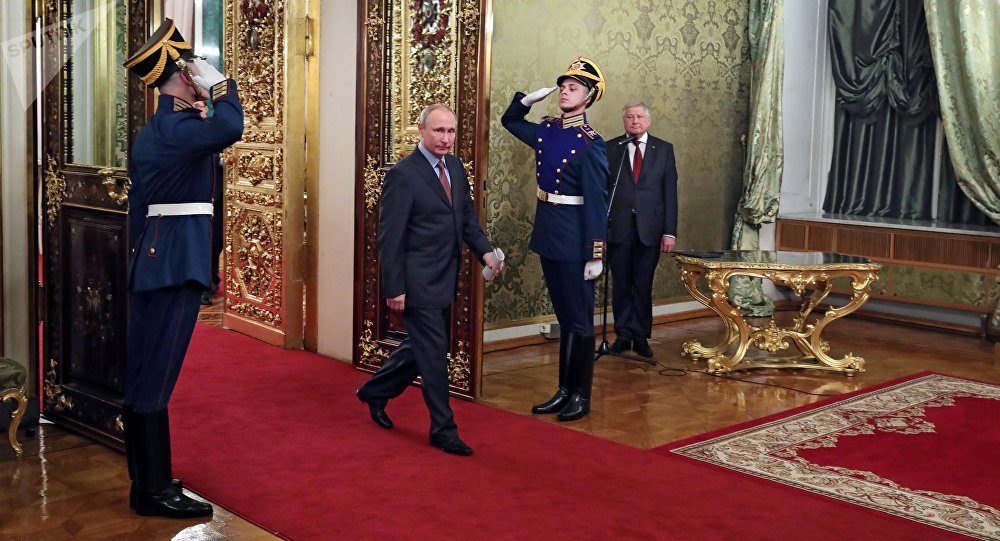 Putin mit Militärangehörigen, Moskau
