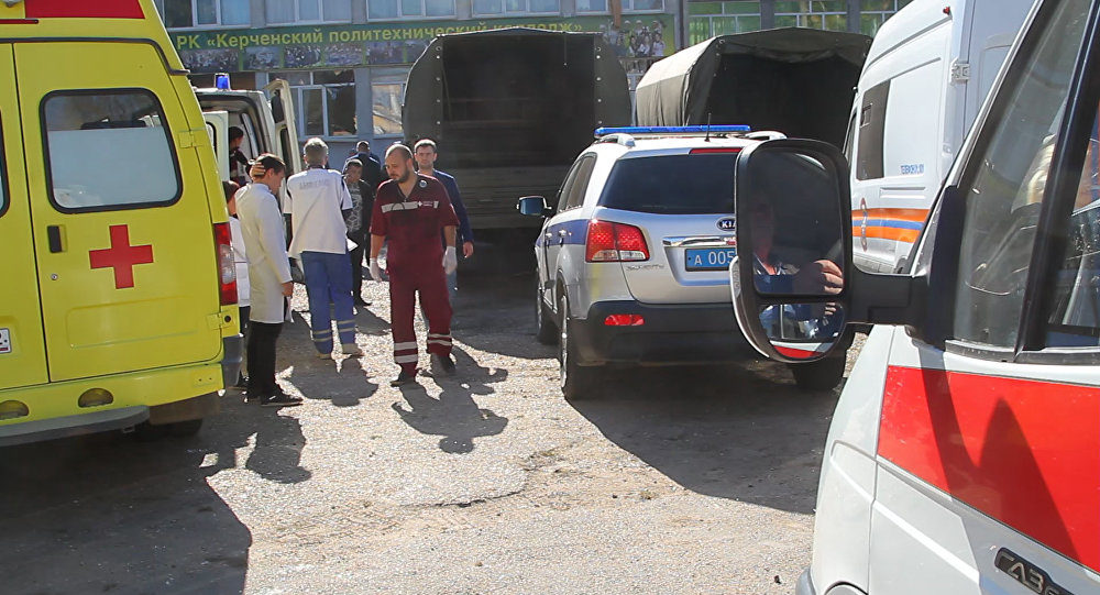 Krankenwagen nach Explosion und Schießerei in Kertsch, Krim