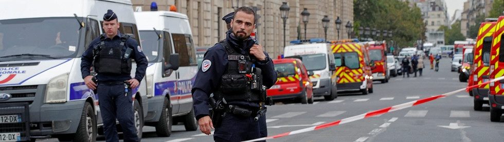 messerangriff paris