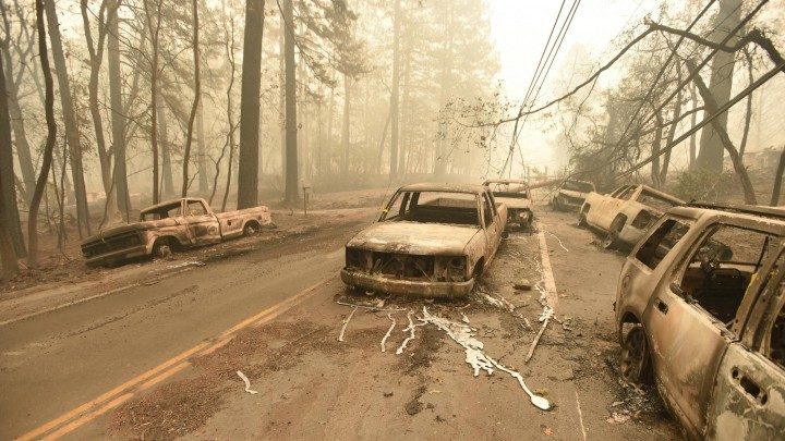 Kalifornien Waldbrände ausgebrannte Autos