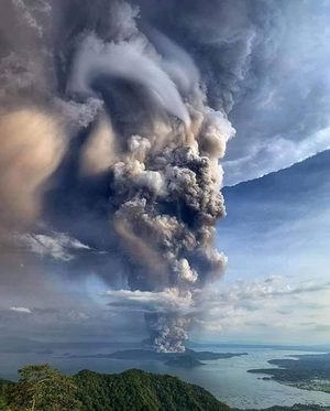 taal volcano philippines eruption