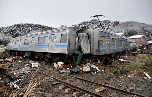 Entgleister beschädigter Zug - Japan