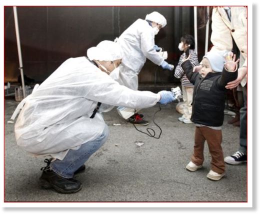 Kinder auf Strahlen untersucht, Japan