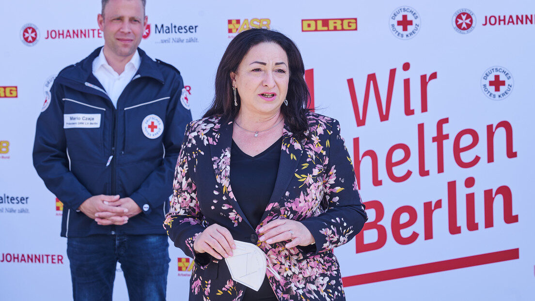 Dilek Kalayci im Impfzentrum in Tegel im Juni 2021