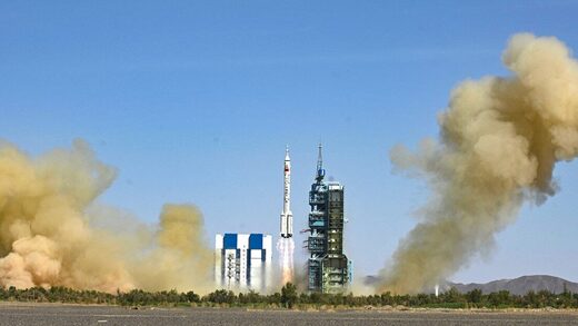 China schickt erfolgreich Raumfahrer ins All  -  Ziel: Fertigstellung der Raumstation "Tiangong"