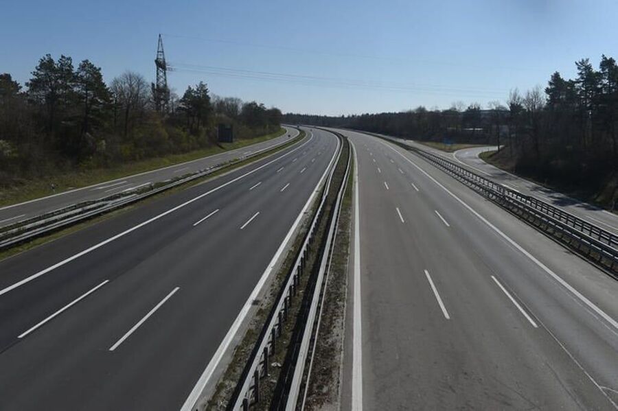 Klicken um zu vergrößern leere autobahn