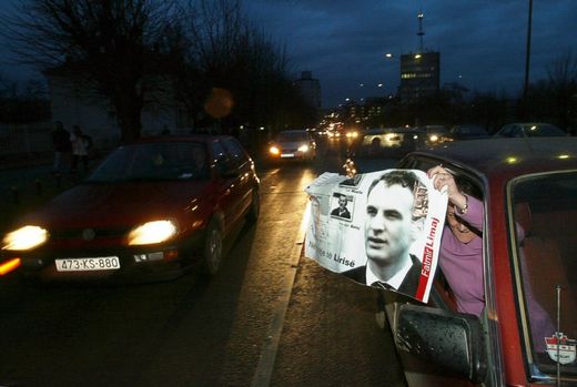 Kosover-Albaner feiern Freilassung von Thaci, 2005