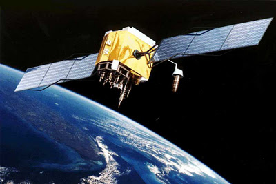 GPS-Satellit im Erdorbit