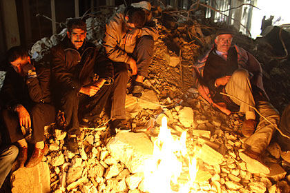 Türken nach Erdbeben übernachten im Freien