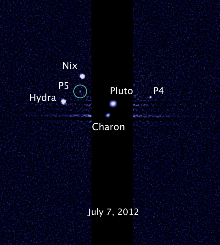 Fünf Monde des Pluto